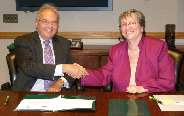 AlWarr-m-rrc0G9Rc09-RVCC_Caldwell_signing