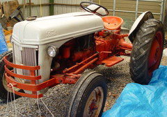 Russell-T1gsbZUDNc-tractor