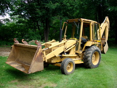 Russell-UnqnmVeZUf-backhoe